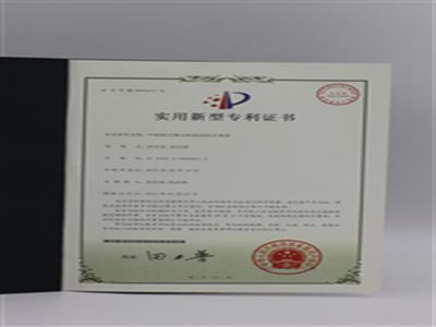 中底鐵芯鉚合機構(gòu)的